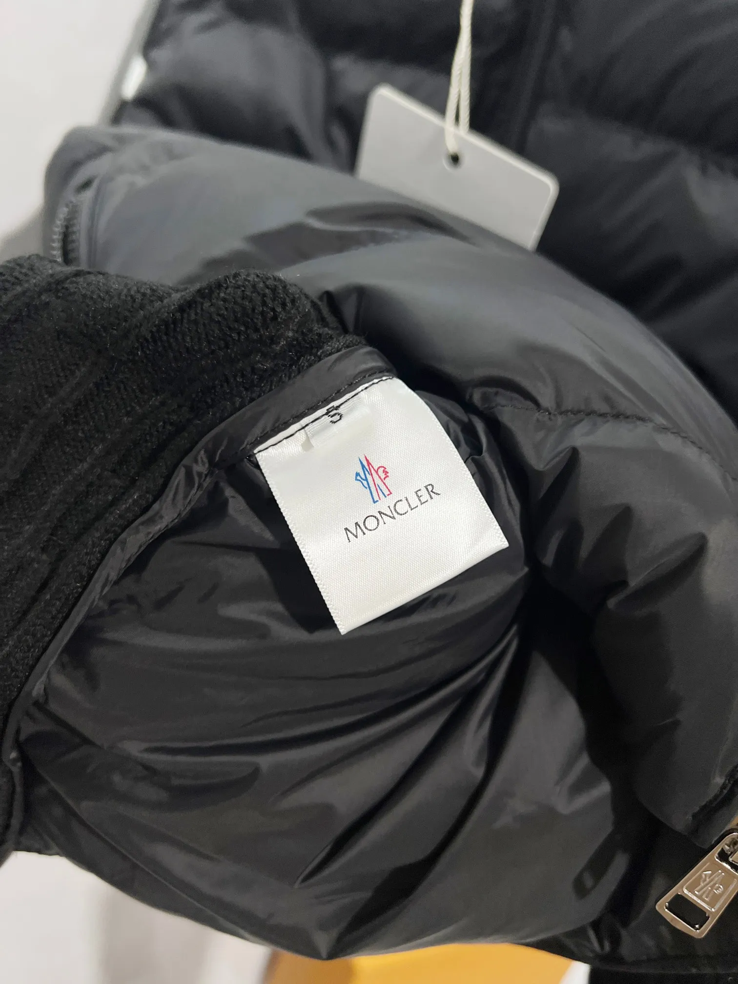 MONCLER/ ！！！ ： ， ！ ， M Classic ， ， ， ， Black、 Black 、 ， Gray Series ！ ！ ！ :Gray.Black. Sizes:S-XL